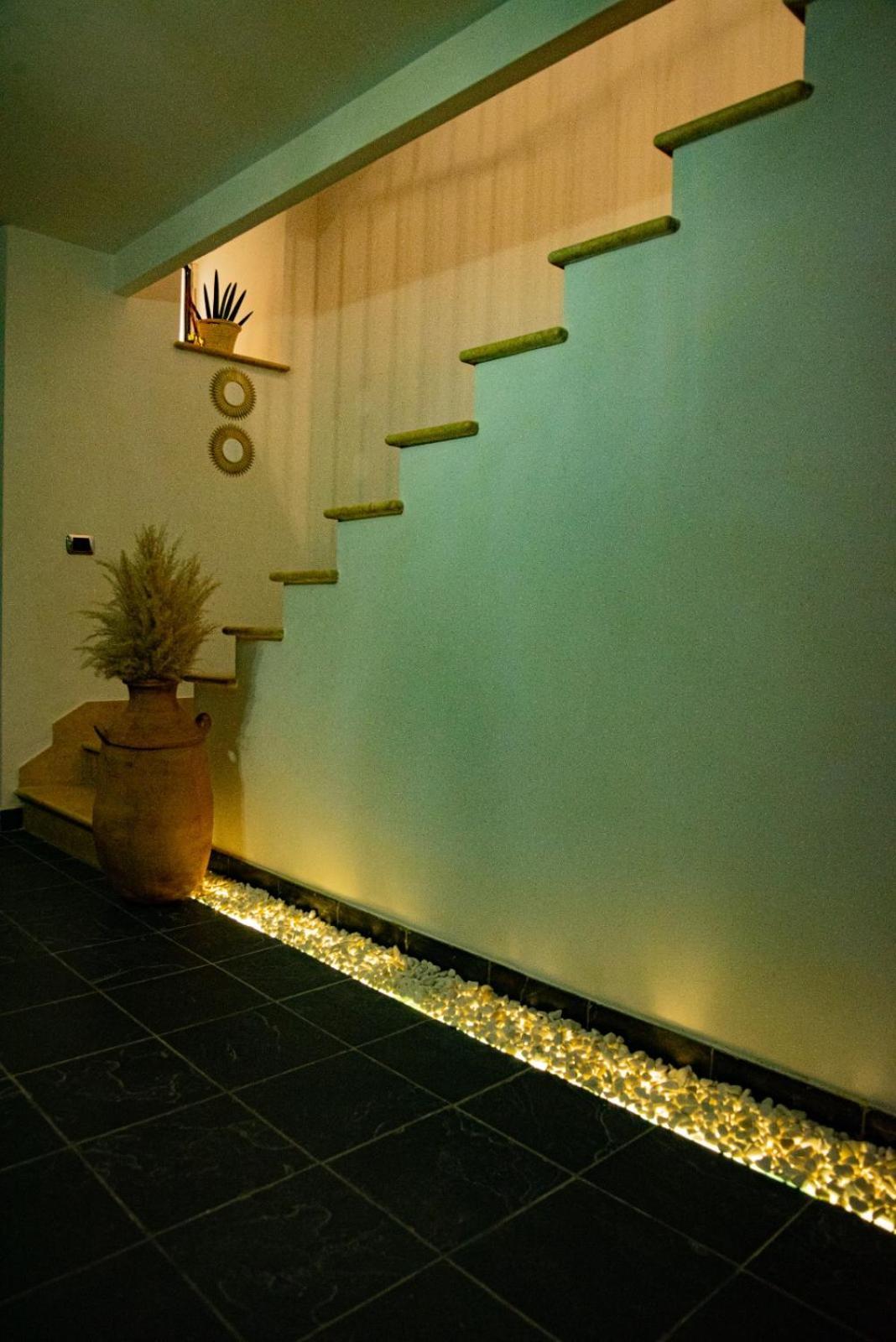 Publiohouse23 Hotel Сулмона Екстериор снимка